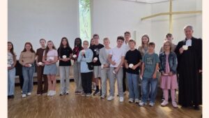 Mehr über den Artikel erfahren Begrüßung der neuen Konfis in der Stadtkirche
